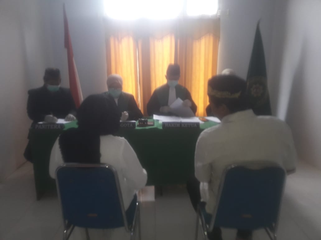 Foto sidang diluar gedung 2