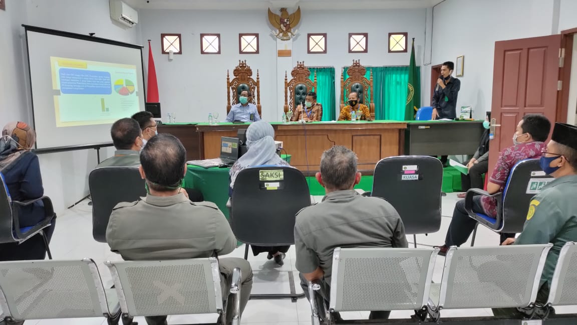 Presentasi oleh Ketua APM